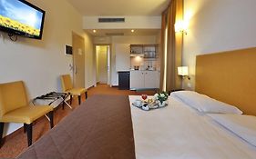 Regal Residence  3*